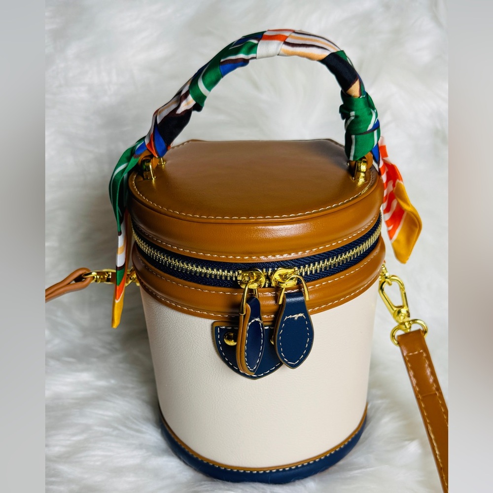 New-Elegant Cream and Brown Women's Bag